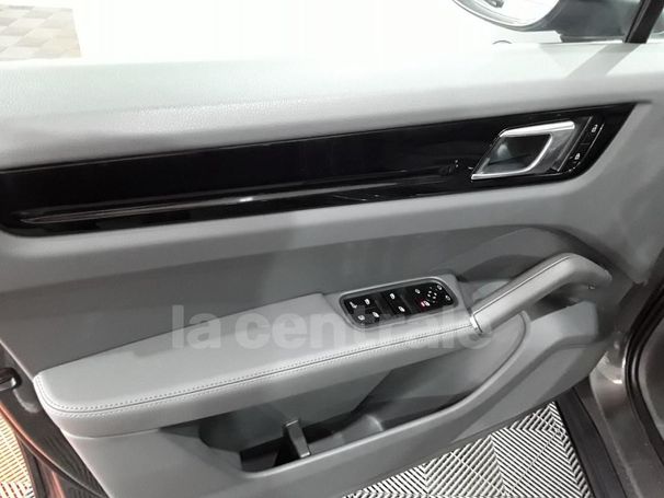 Porsche Cayenne E-Hybrid Tiptronic 340 kW image number 18