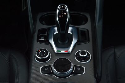 Car image 30