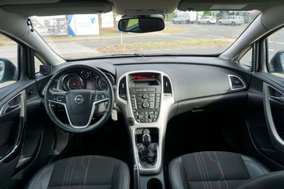 Car image 15