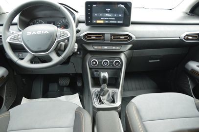 Car image 12