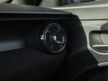 Car image 39