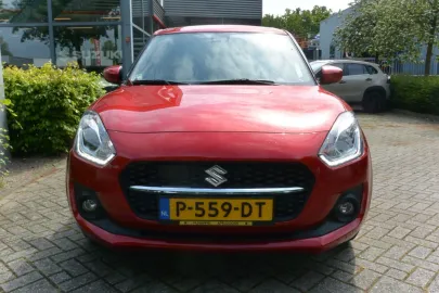 Car image 4
