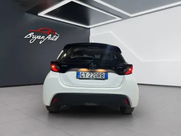Car image 5