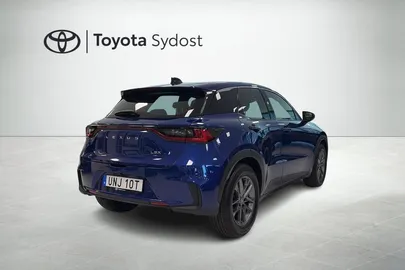Car image 3