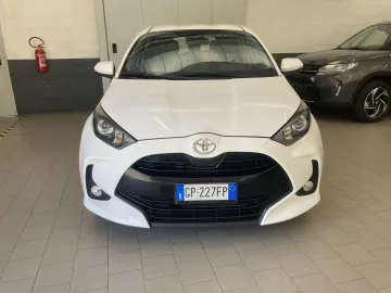 Car image 4