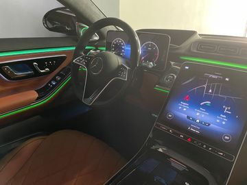 Car image 30