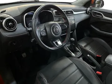 Car image 10