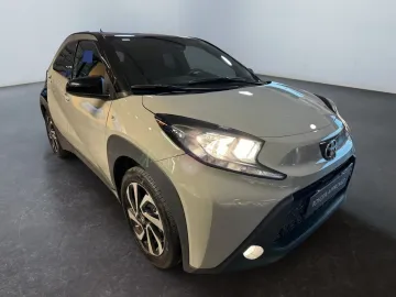 Car image 2