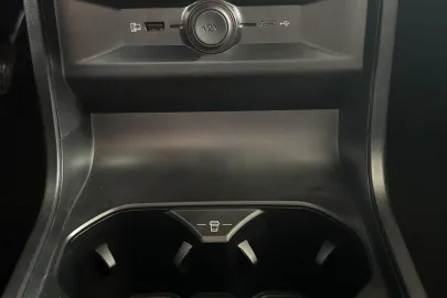 Car image 32