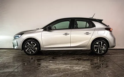 Car image 4