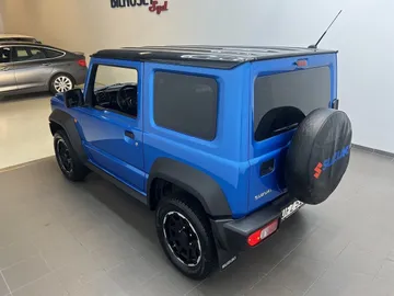 Car image 16