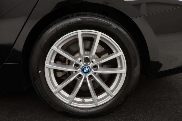 BMW 320 Touring e 150 kW image number 30