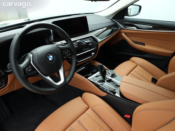 BMW 530i Touring xDrive 185 kW image number 3