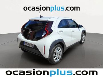 Car image 3