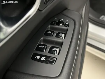 Car image 49