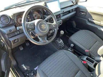 Car image 10