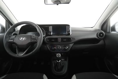 Car image 10