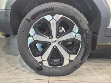 Car image 32