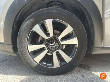 Car image 26