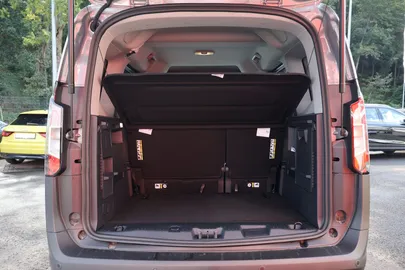 Car image 32