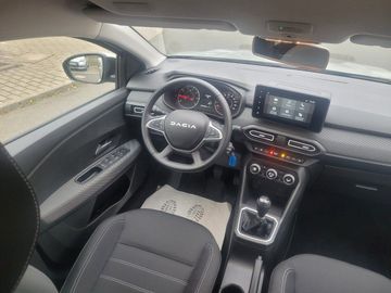 Car image 13