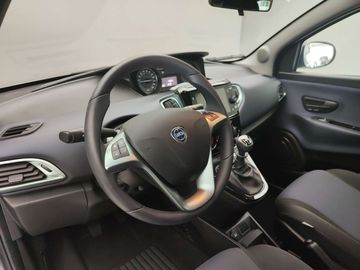 Car image 11