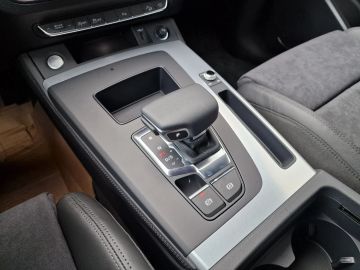 Car image 30