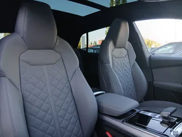 Car image 30