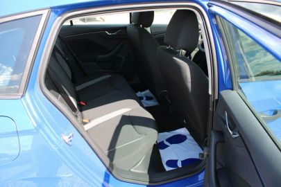 Car image 26