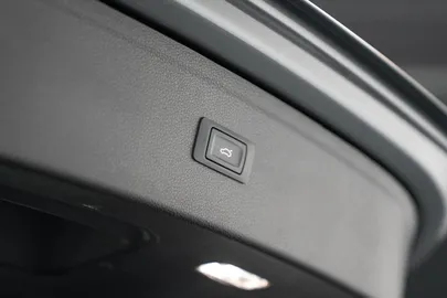 Car image 35