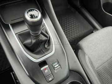 Car image 26