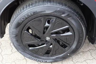 Car image 33