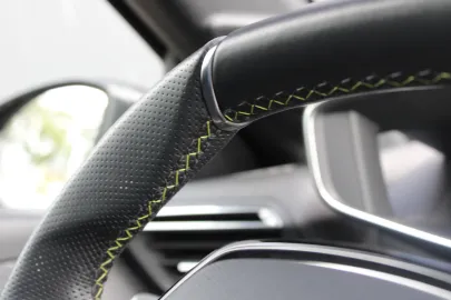 Car image 27