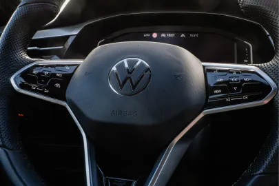 Car image 40