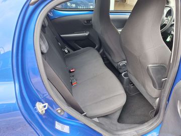 Car image 30