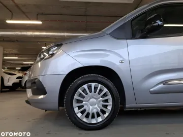 Car image 29