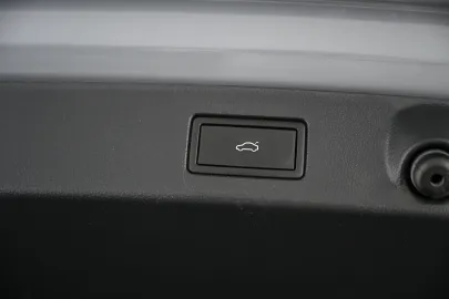 Car image 44