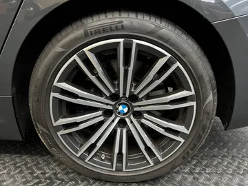 Car image 30