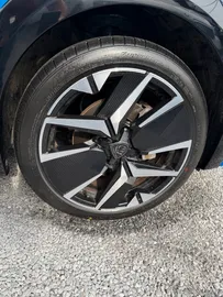 Car image 27