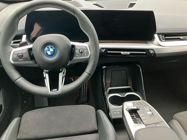 BMW iX1 xDrive30 230 kW image number 3