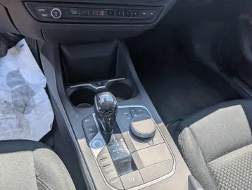 Car image 32