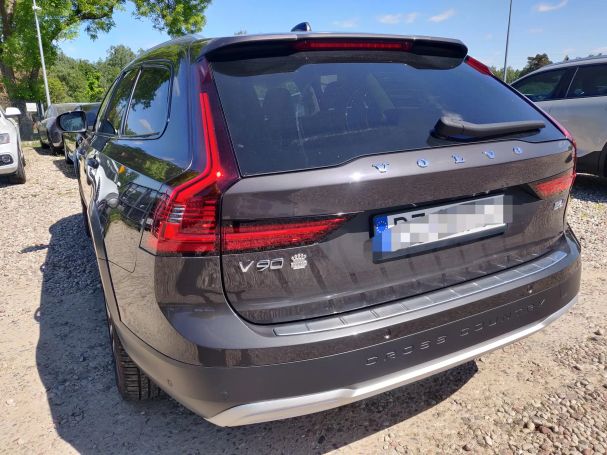 Volvo V90 Cross Country B6 AWD Ultimate 221 kW image number 3