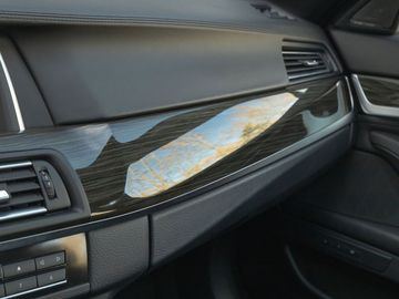 Car image 37