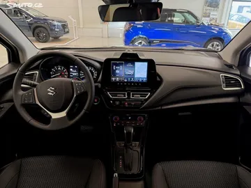 Car image 4