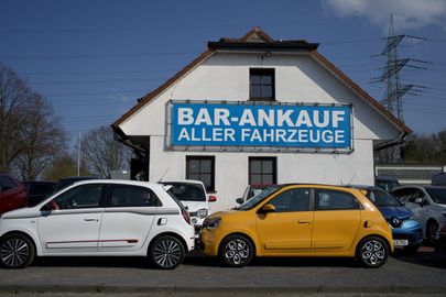 Car image 24