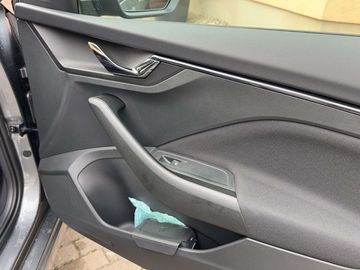 Car image 33