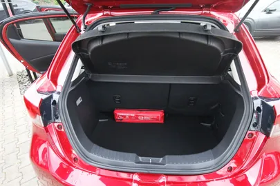 Car image 19