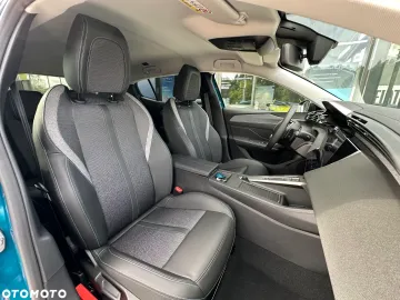 Car image 34