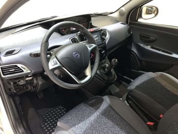 Car image 16