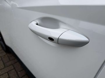 Car image 37